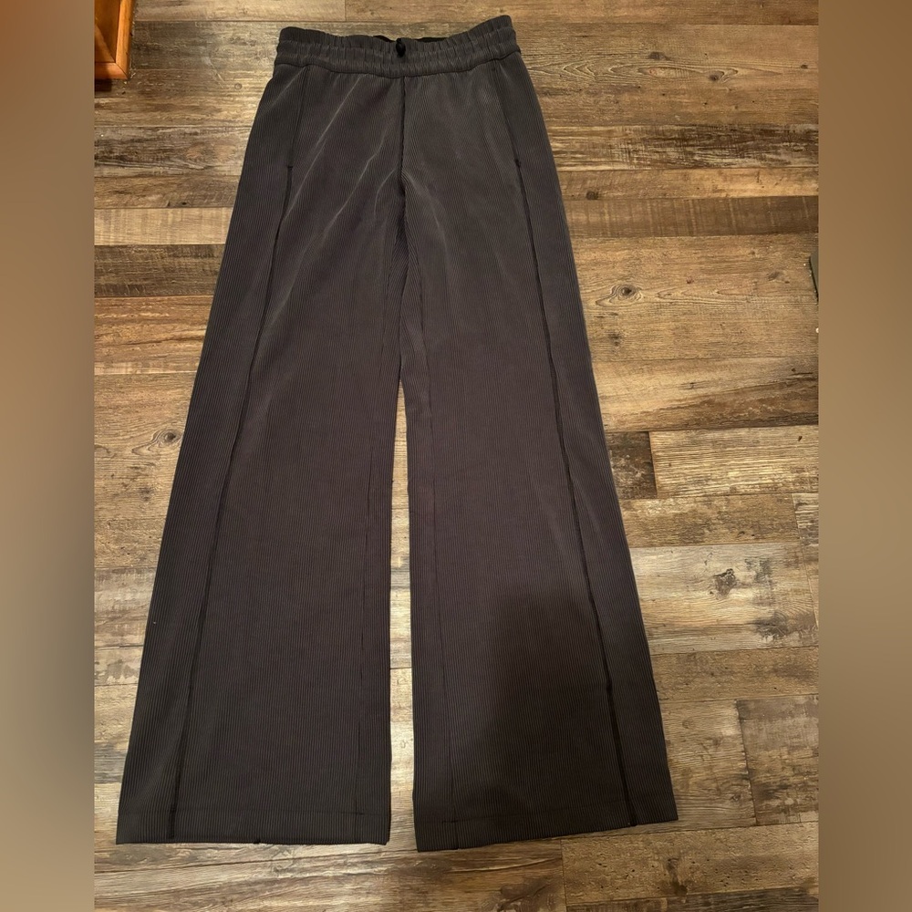 Lululemon women’s size 4 softstreme high rise pants